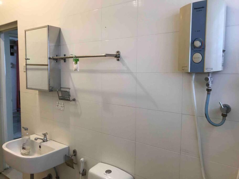 Rumah liburan Cosy Big House 5min Ciq Sogo Ksl Mall 4br 12pax