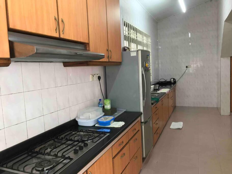 Cosy Big House 5min Ciq Sogo Ksl Mall 4br 12pax Rumah liburan *