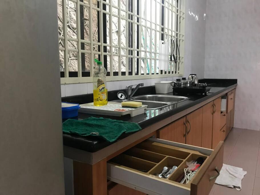 Cosy Big House 5min Ciq Sogo Ksl Mall 4br 12pax Rumah liburan *