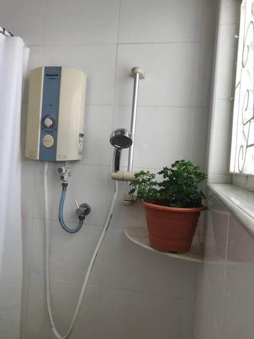 Cosy Big House 5min Ciq Sogo Ksl Mall 4br 12pax Johor Bahru