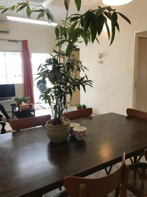 Rumah liburan Cosy Big House 5min Ciq Sogo Ksl Mall 4br 12pax *