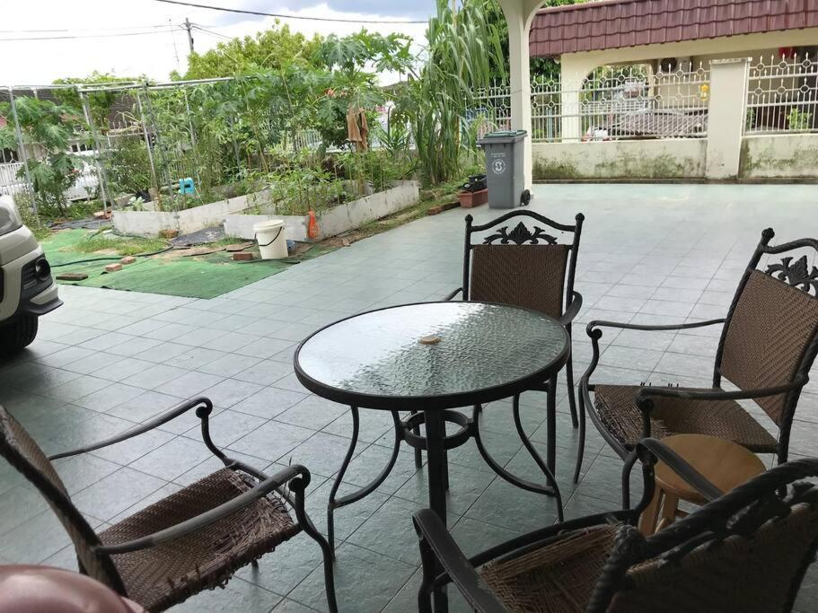 Holiday home Cosy Big House 5min Ciq Sogo Ksl Mall 4br 12pax
