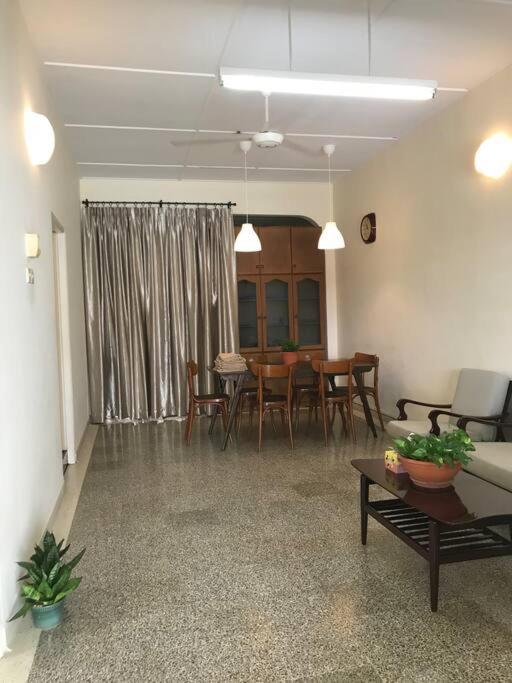 Holiday home Cosy Big House 5min Ciq Sogo Ksl Mall 4br 12pax *