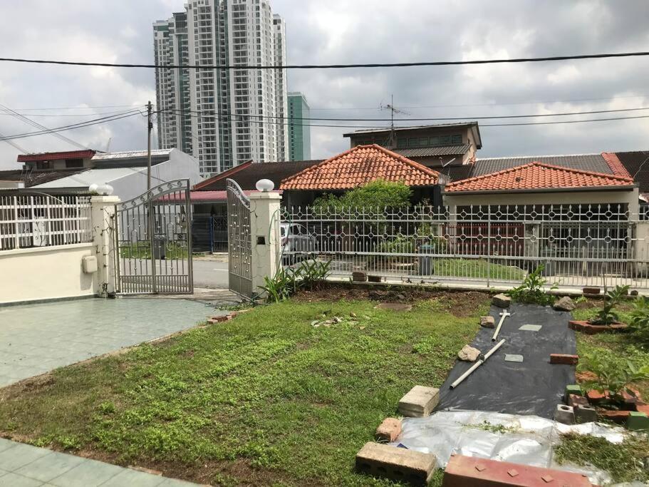Cosy Big House 5min Ciq Sogo Ksl Mall 4br 12pax Holiday home