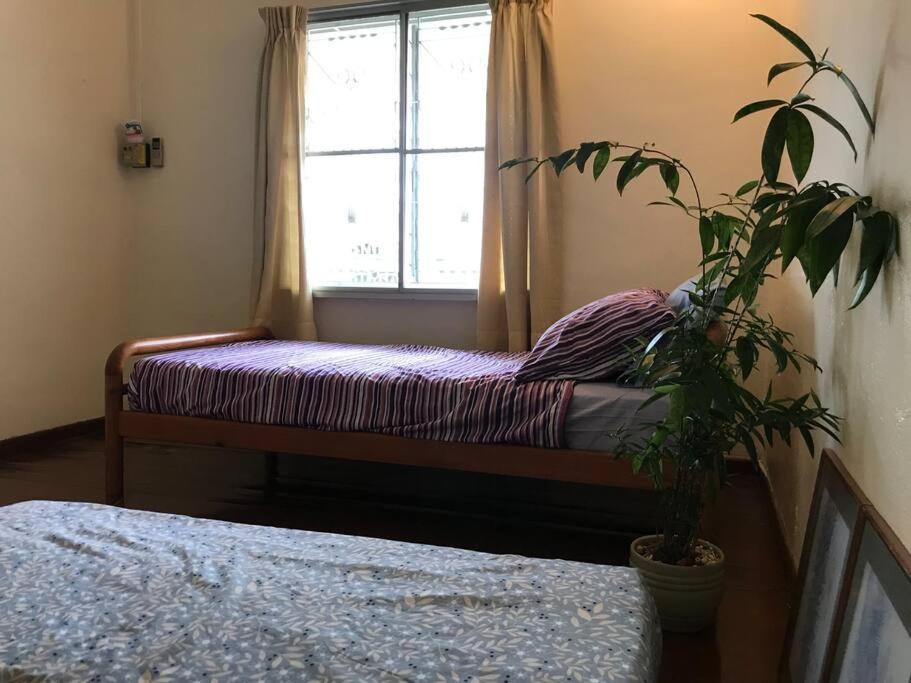 Cosy Big House 5min Ciq Sogo Ksl Mall 4br 12pax Johor Bahru