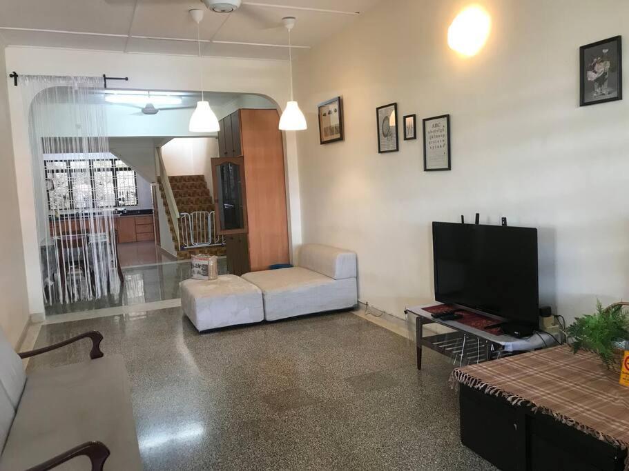 Cosy Big House 5min Ciq Sogo Ksl Mall 4br 12pax Rumah percutian