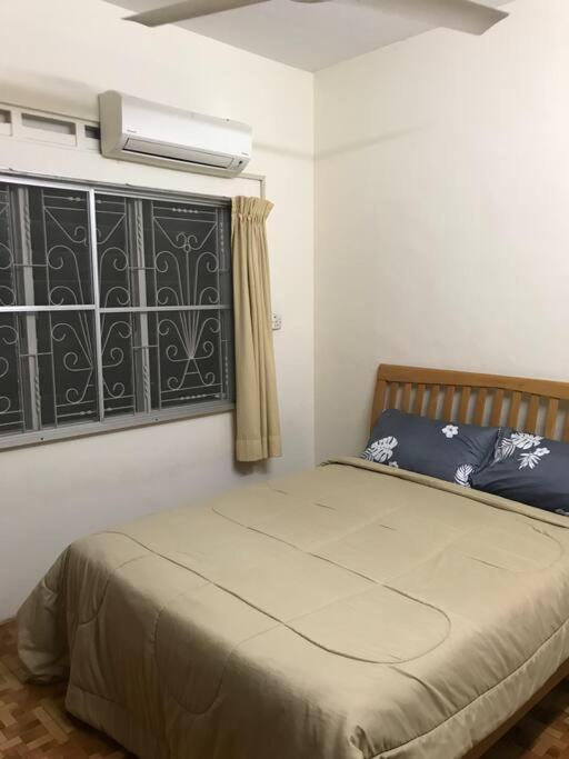 Rumah percutian Cosy Big House 5min Ciq Sogo Ksl Mall 4br 12pax *